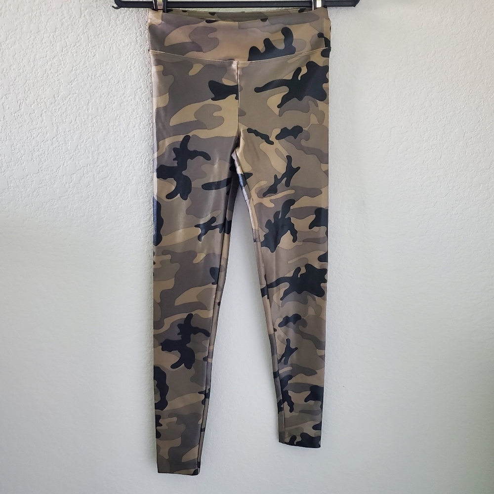 Koral lustrous camouflage army print leggings NWOT